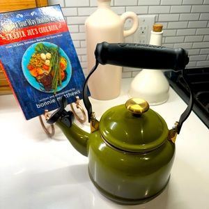 Le crueset Olive Green Tea Kettle New*